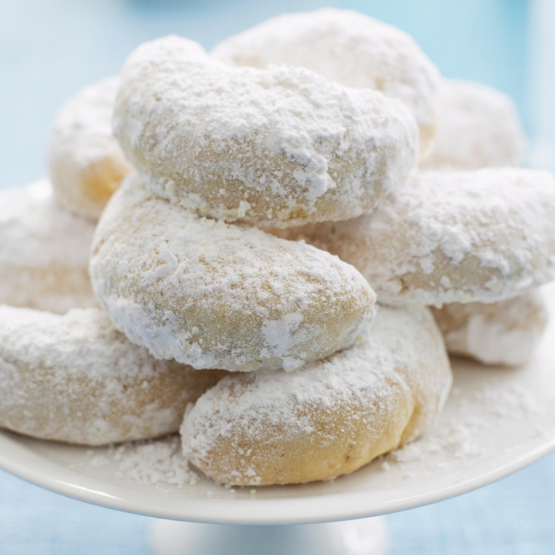 Kourabiedes (Greek almond biscuits)