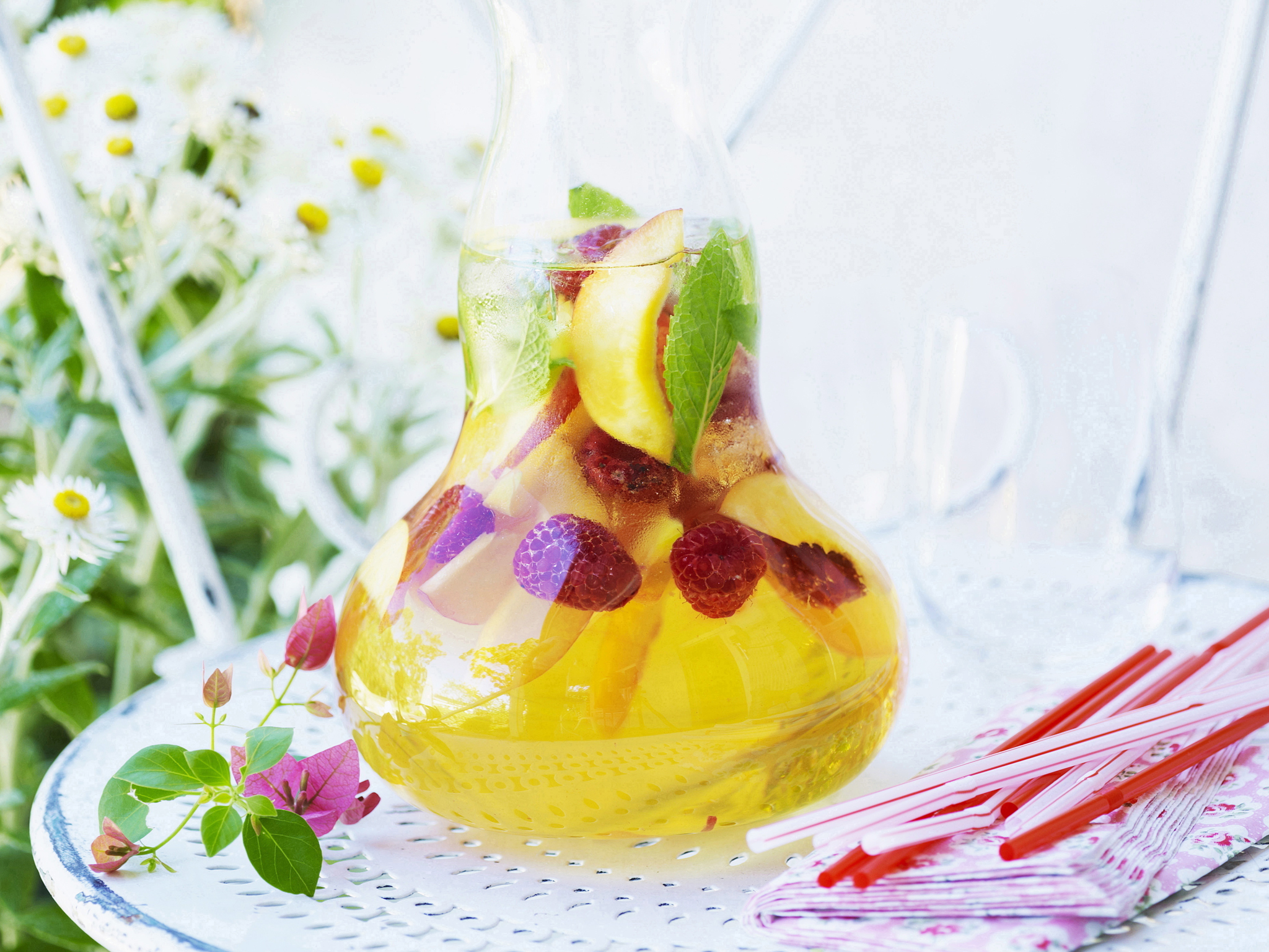 white summer sangria