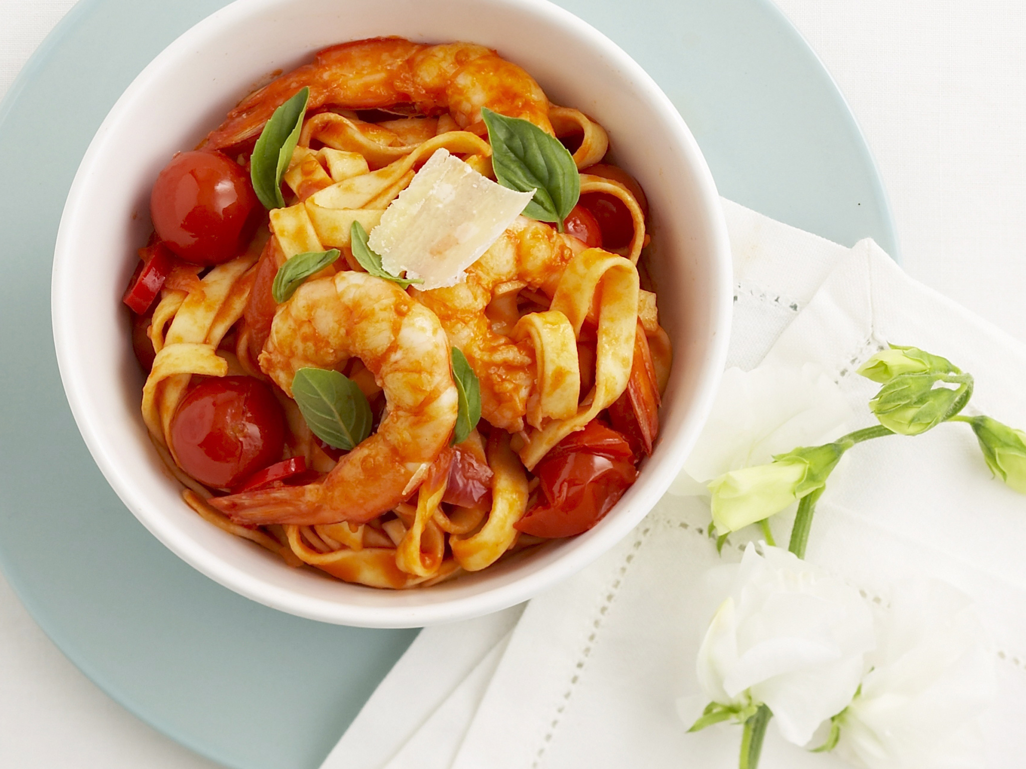 Prawn, tomato and basil pasta | Women's Weekly Food