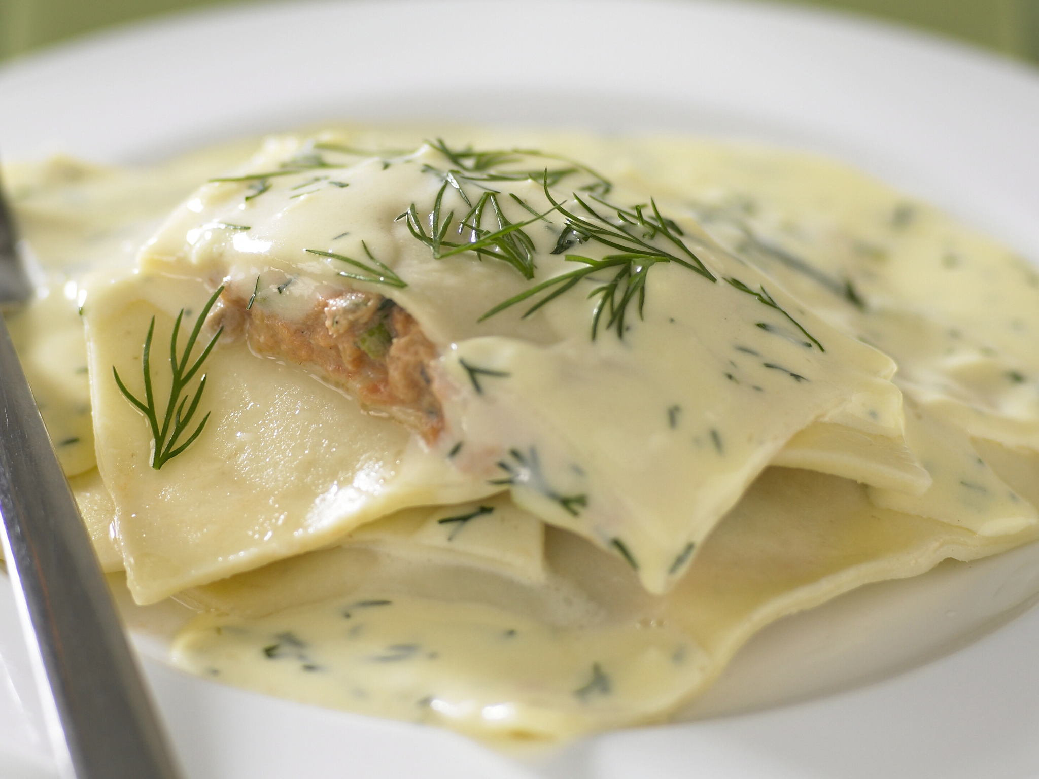 Salmon ravioli with garlic and dill sauce | Women's Weekly Food
