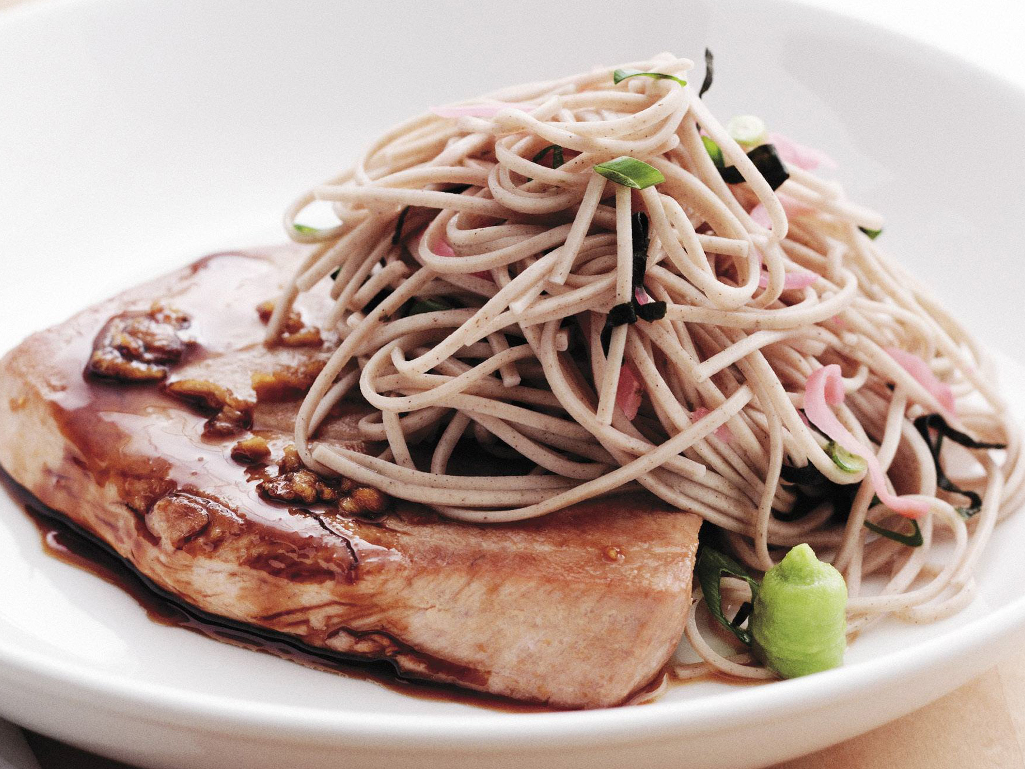 Seared tuna with chilled soba