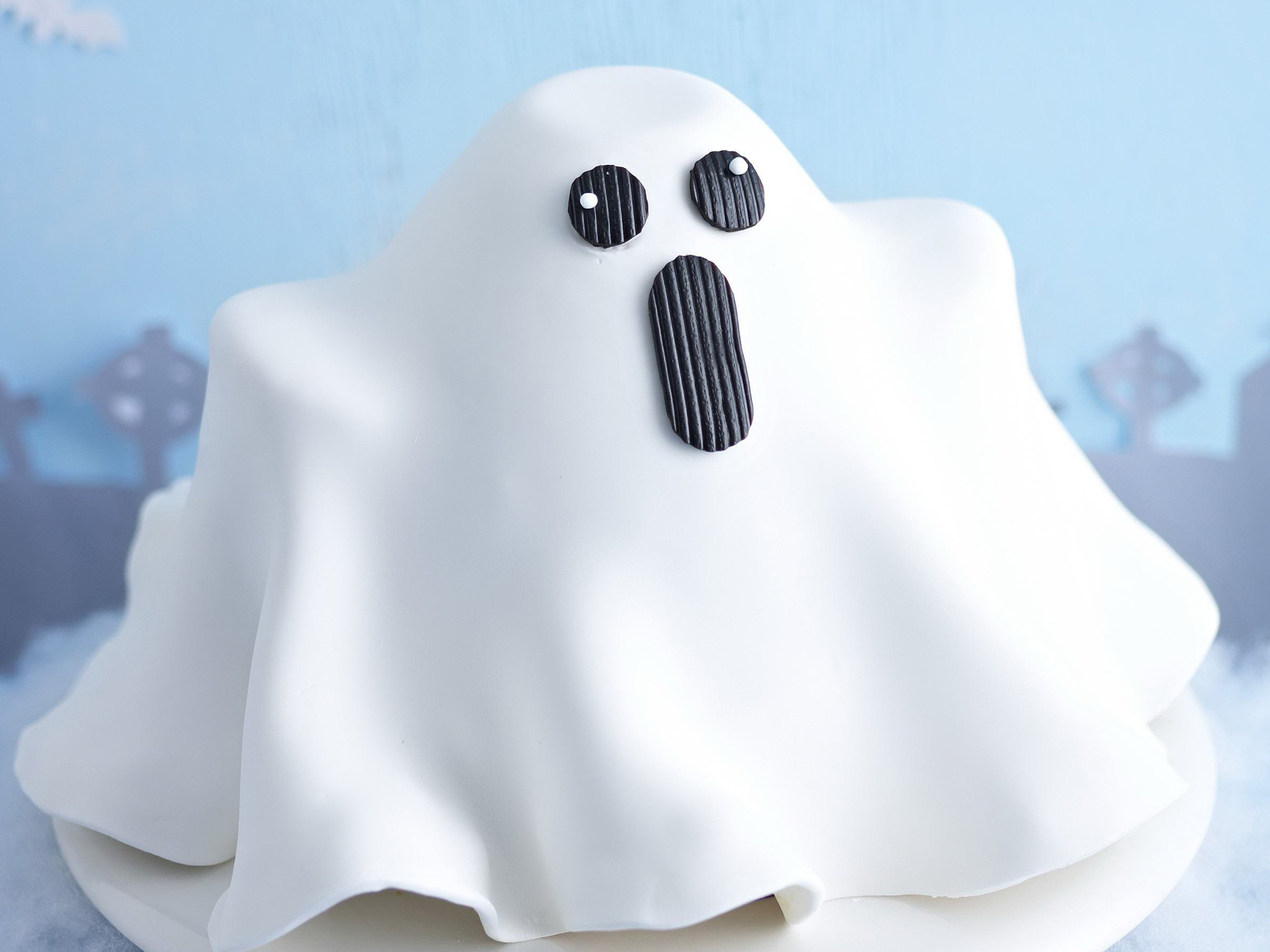 Flying ghost halloween cake