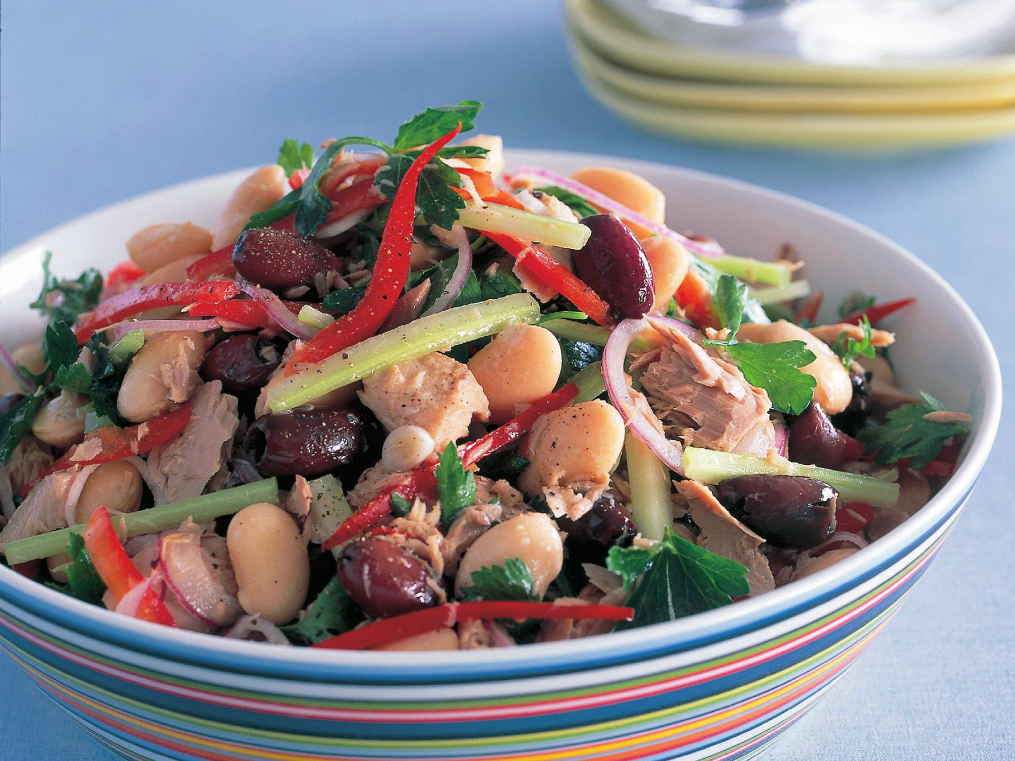 Tuna and white bean salad with french dressing
