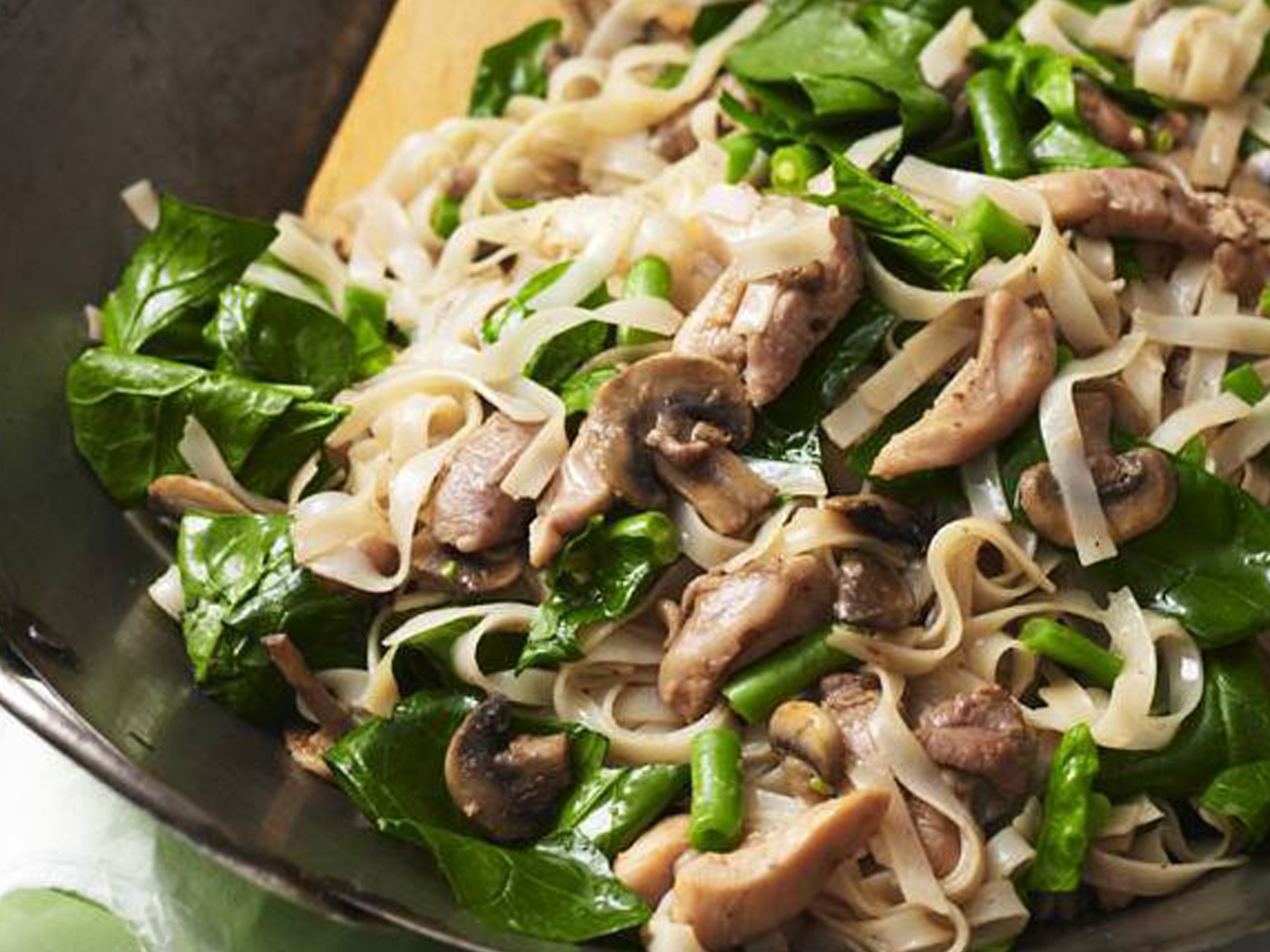 CHICKEN AND SPINACH NOODLES