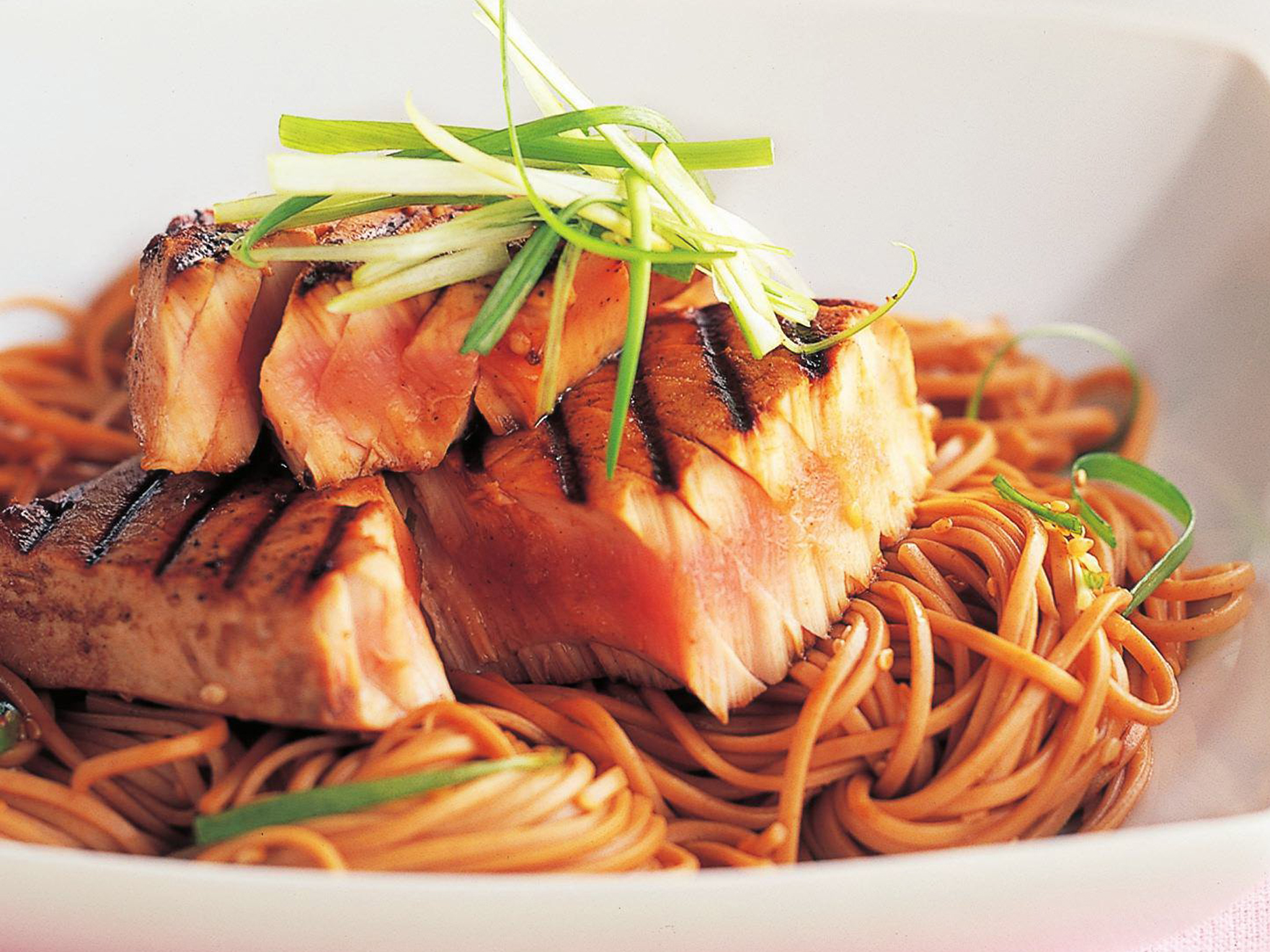 Char-grilled tuna with chilled soba