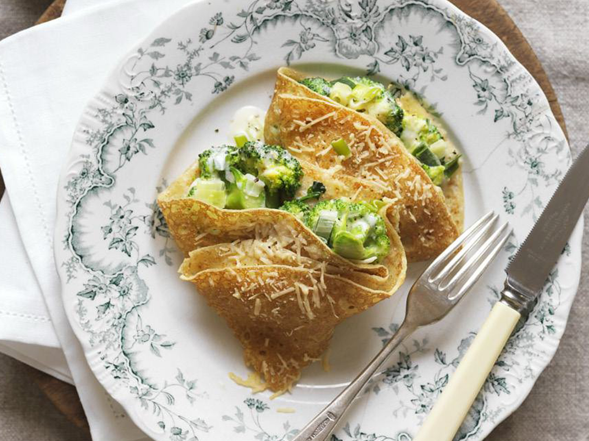 crêpes with creamy broccoli