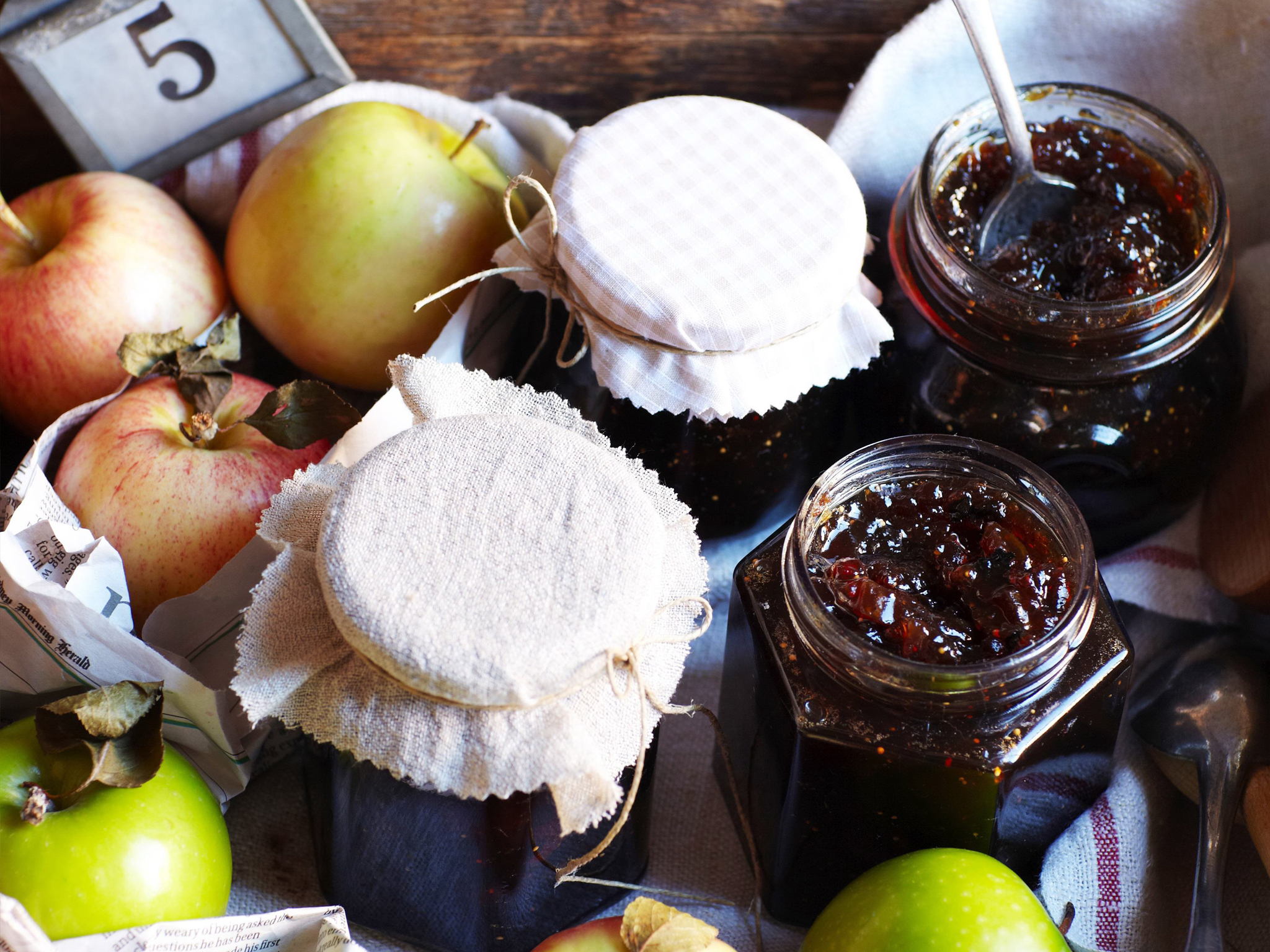 spiced fig and apple jam