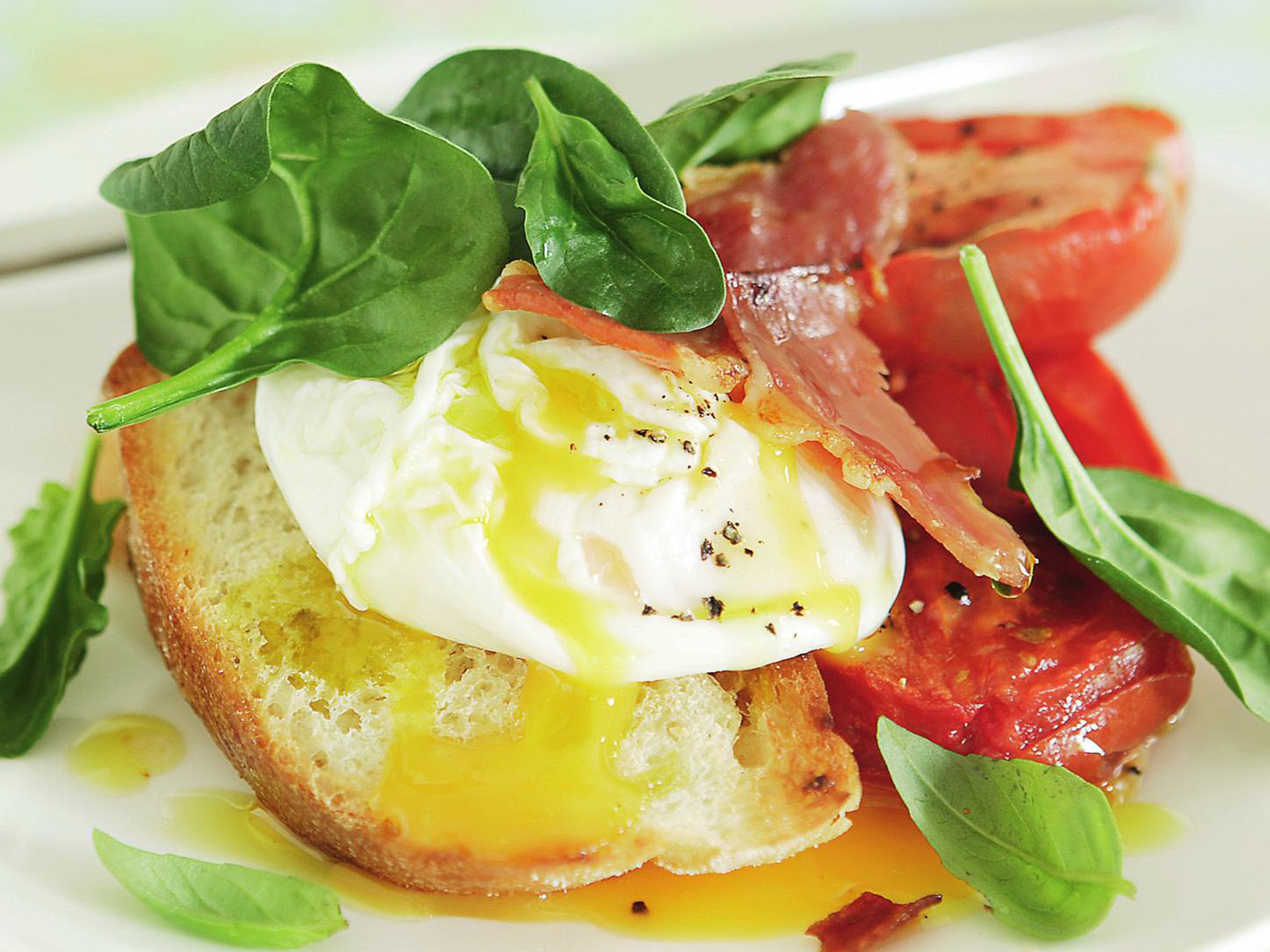 Baked roma tomatoes with prosciutto, poached eggs and spinach | Women's ...