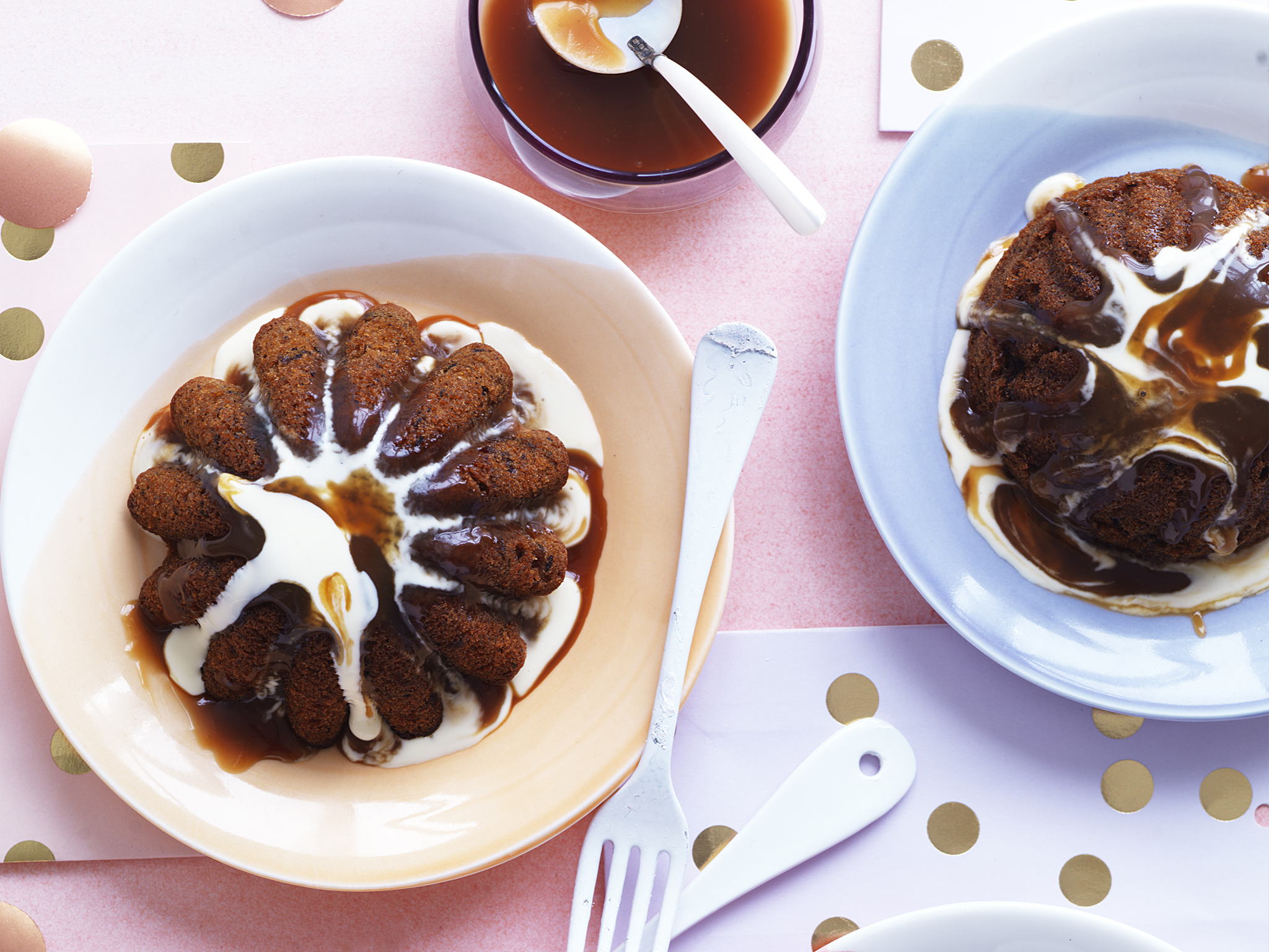Sticky toffee date puddings