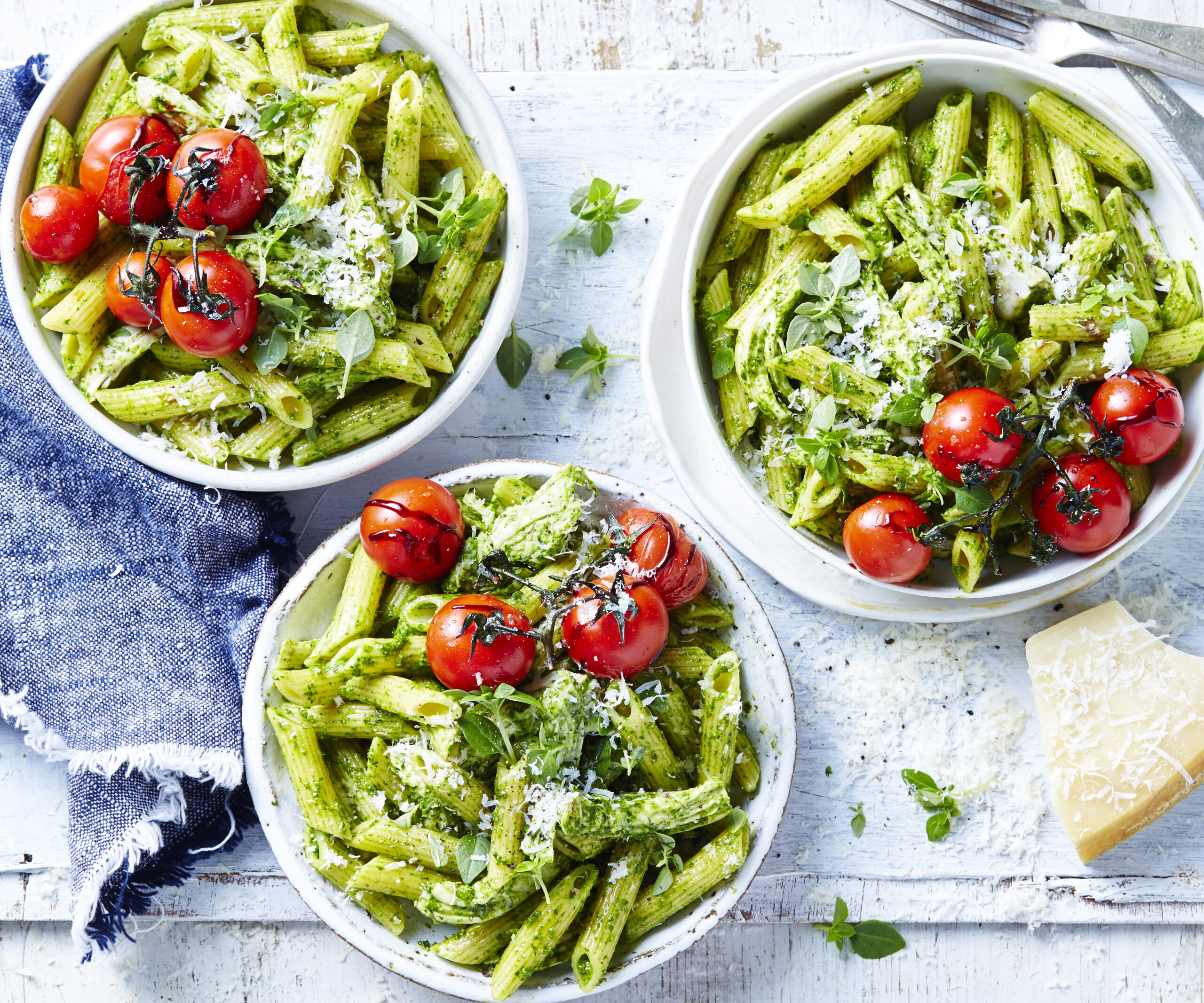 Chicken pesto pasta with tomatoes