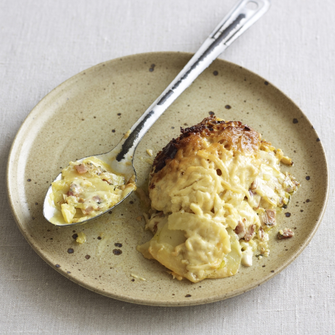 Slow cooker potato bake with cream, bacon & leek