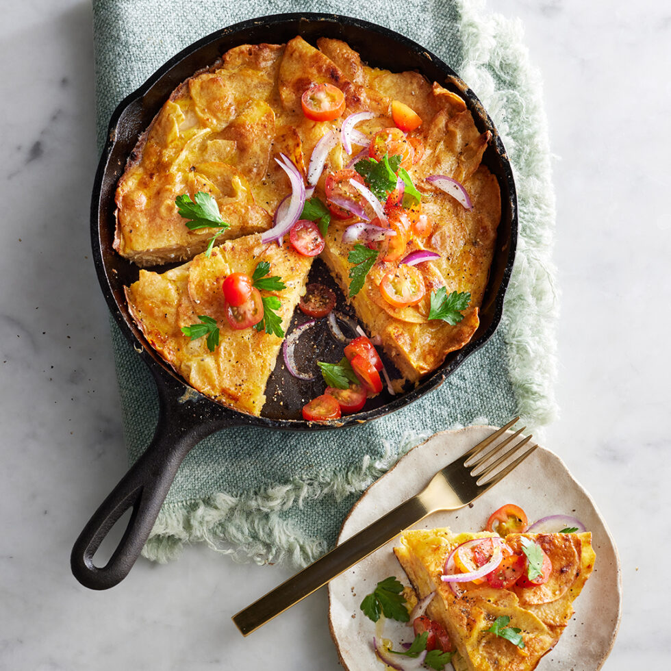 Easy Spanish omelette in the pan