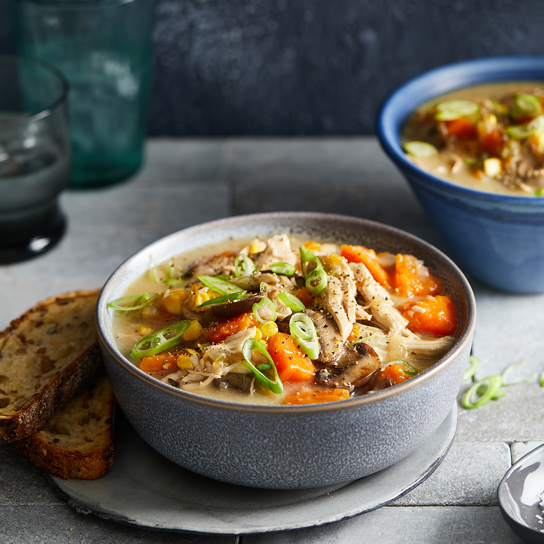 Slow cooker chicken and vegetable soup