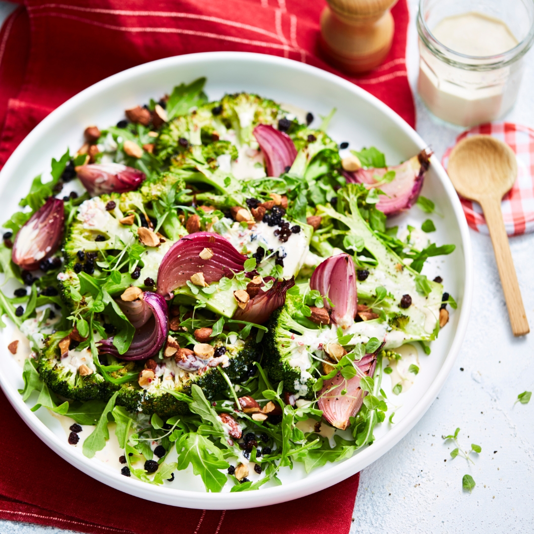 Broccoli salad with a creamy chilli dressing