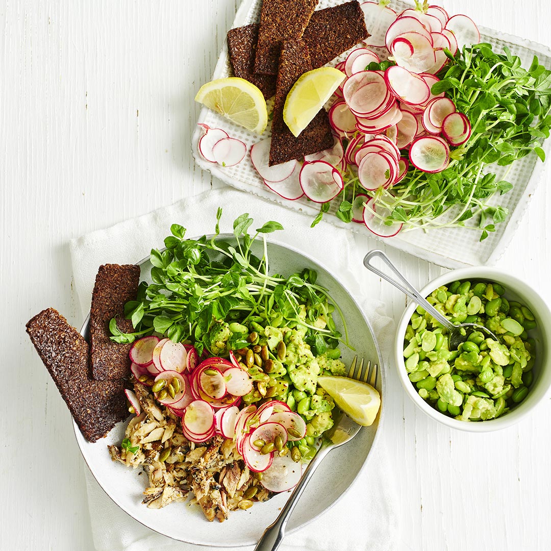 Tinned sardines, edamame & radish salad